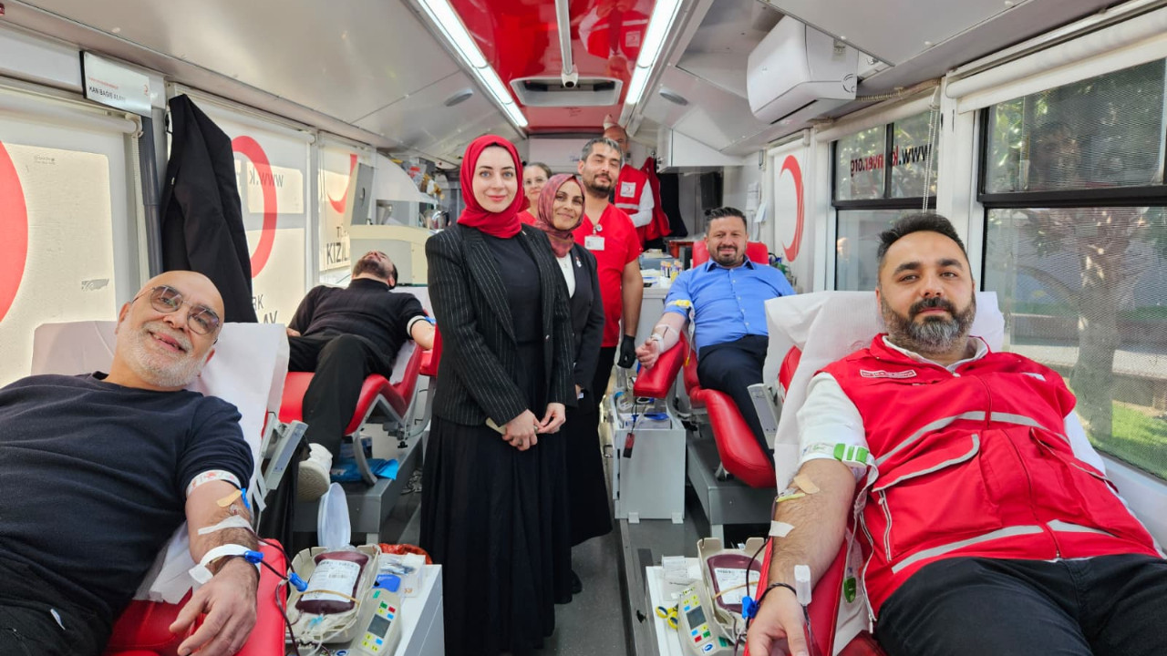 AK Parti Balıkesir’den Kızılay Haftası’na Anlamlı Destek