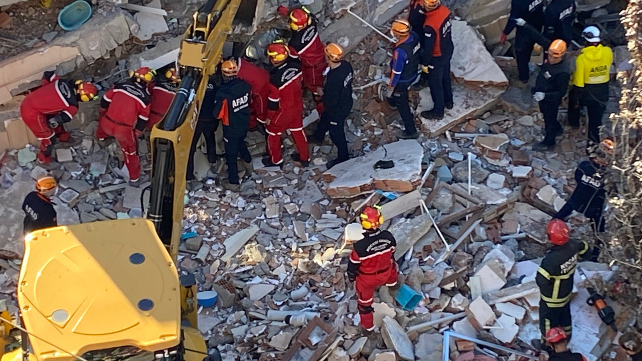 Gebze'de çöken binada enkaz altında kalanların kimlikleri belli oldu