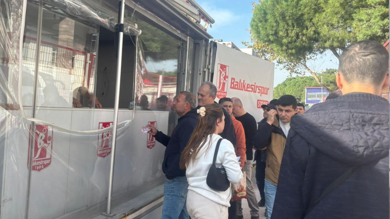 Balıkesirspor Taraftarından Yoğun İlgi! Bilet Sırası Oluştu