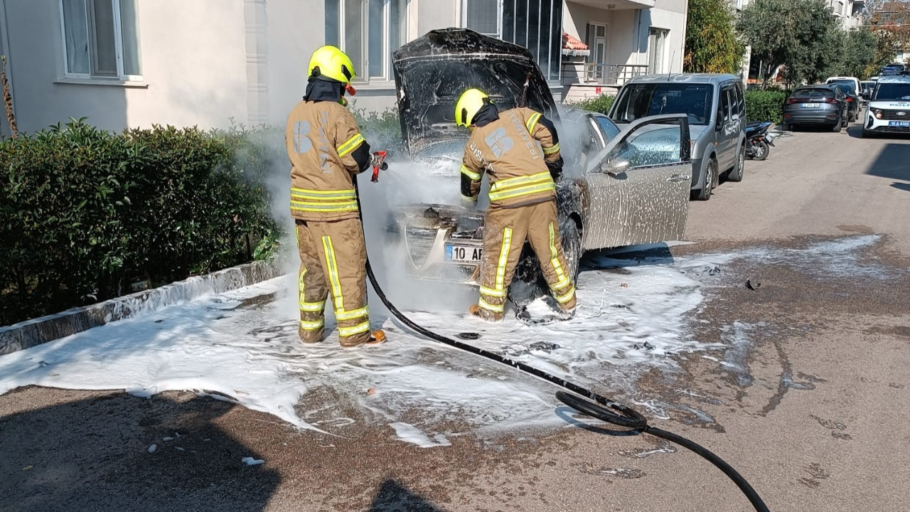 Gönen’de korku dolu dakikalar: Araca ani müdahale!