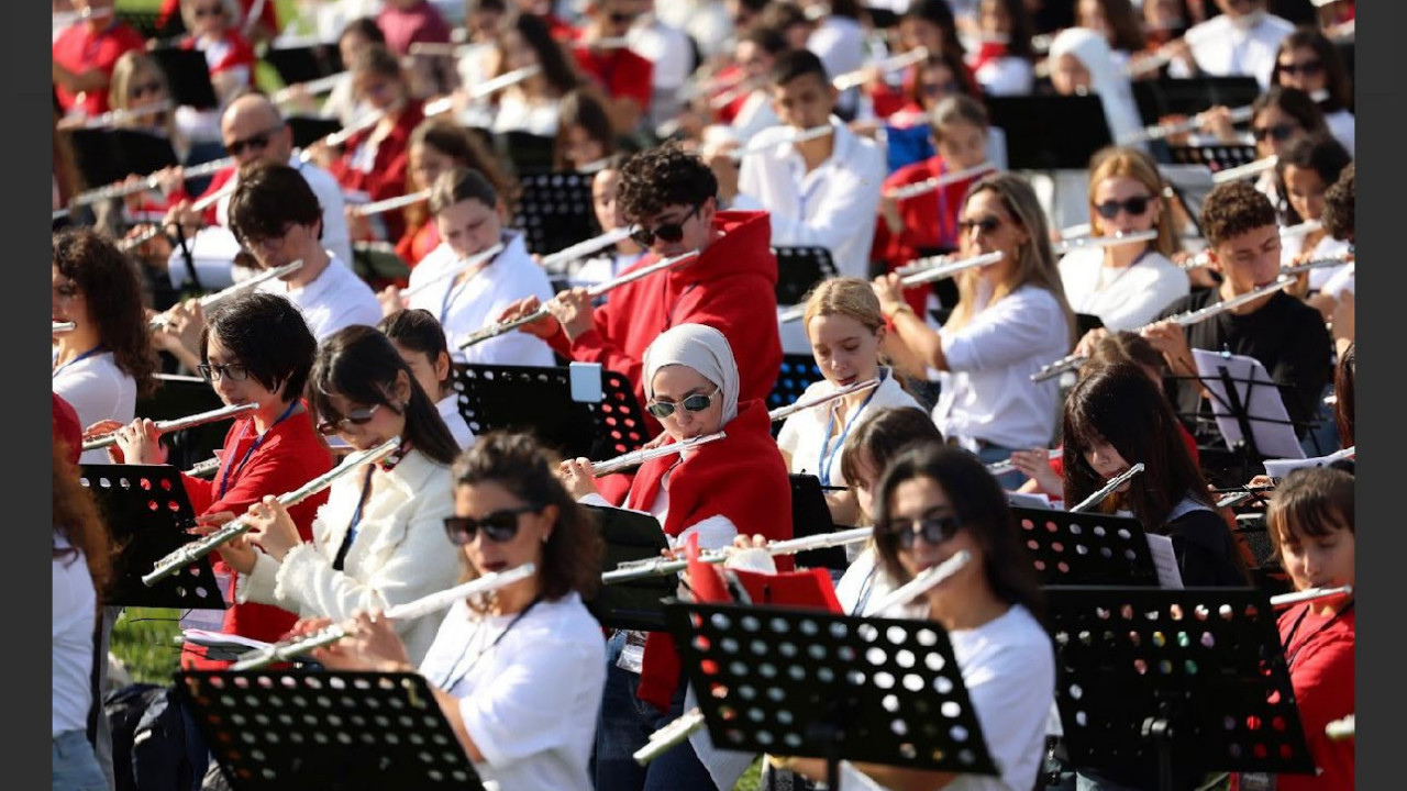 Balıkesir Üniversitesi Öğrencileri Flüt Rekor Denemesinde
