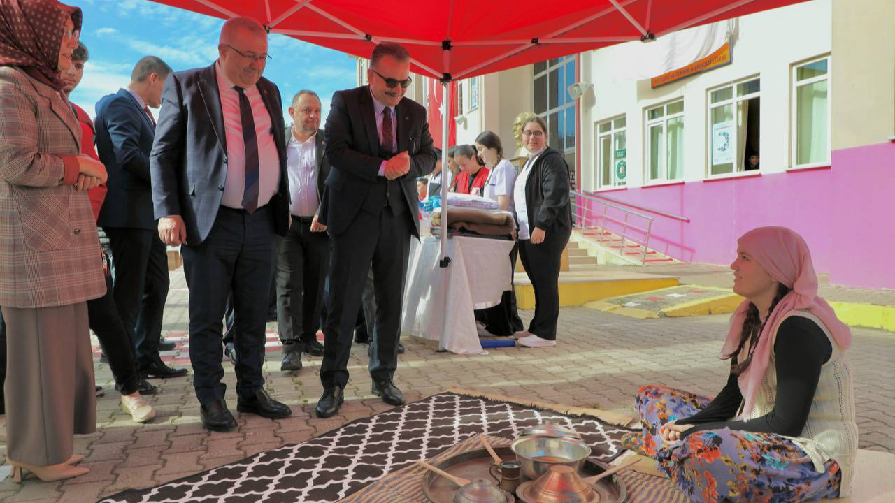 Edremit’te Kızılay Haftası Etkinliklerle Kutlandı