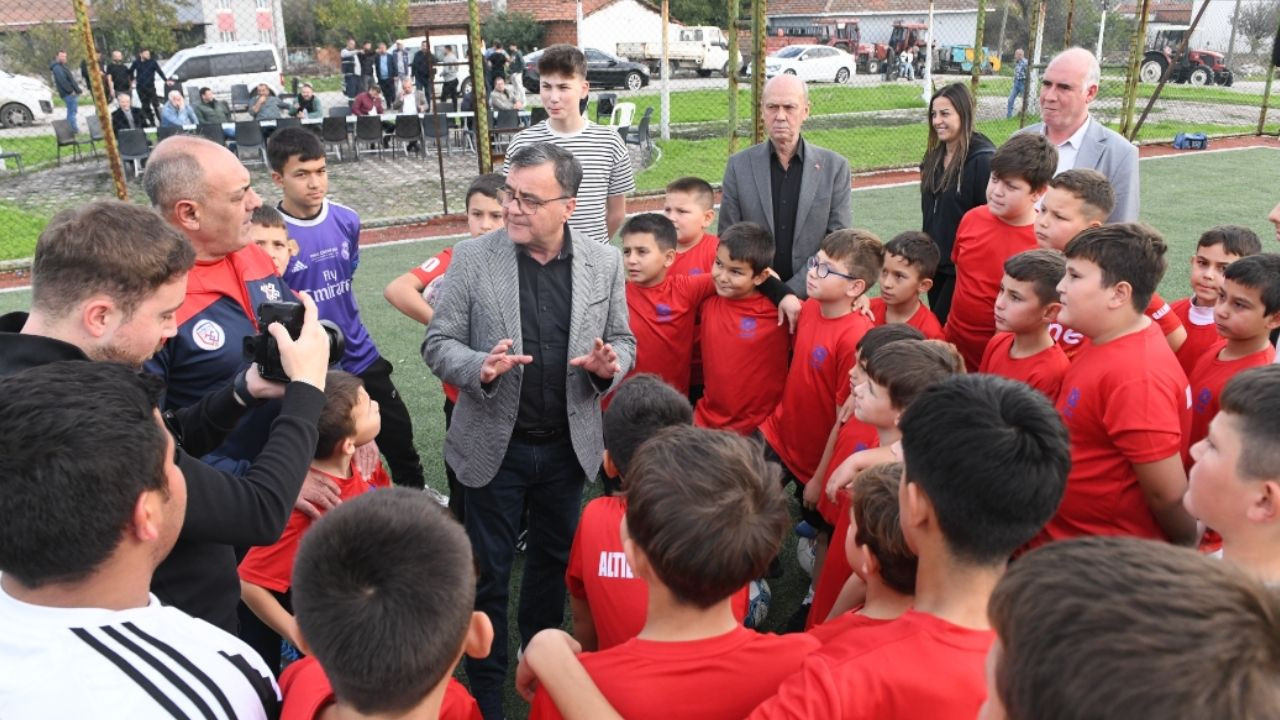 Minik Futbolcular Altıeylül’de Sahaya Çıktı