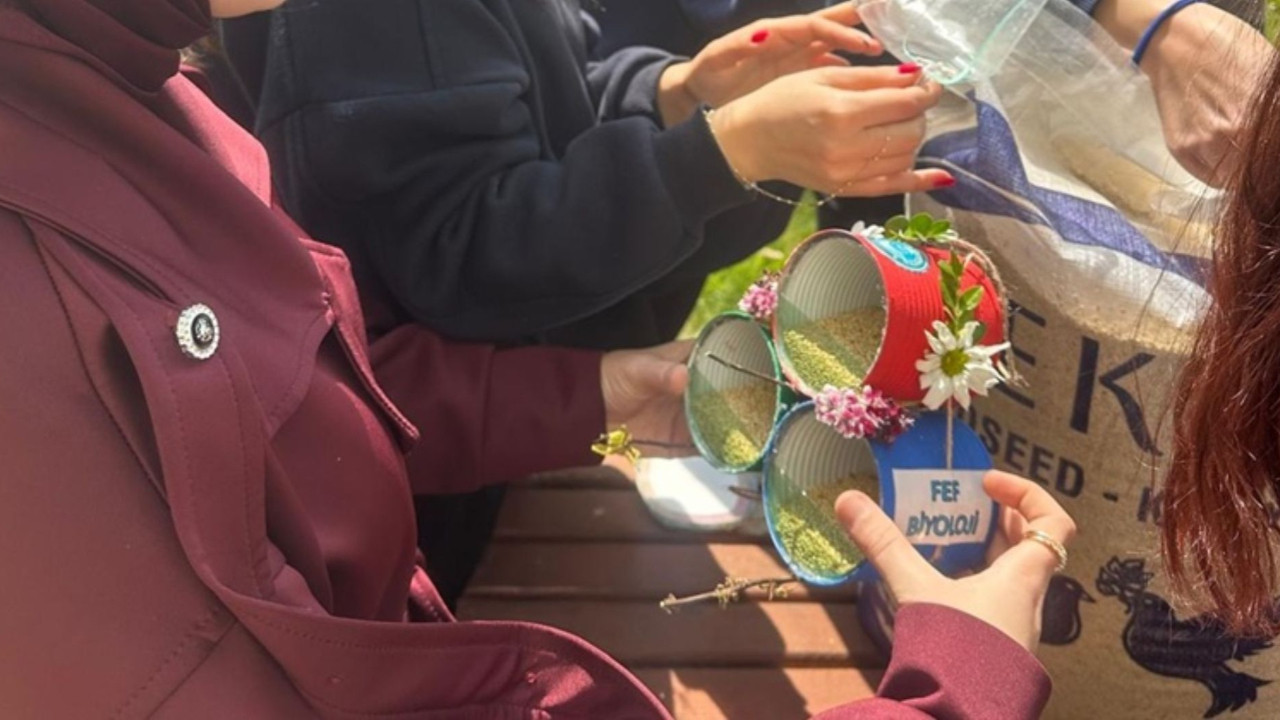 Balıkesir'de üniversite öğrencileri kuşlar için yuva yaptı