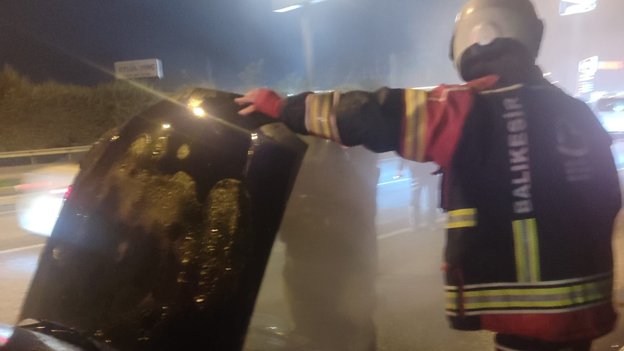 Balıkesir’de Panik Anları: Araç Bir Anda Alev Aldı!