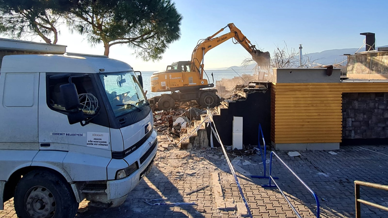 Altınkum’da Yıkım Çalışmaları Sürüyor