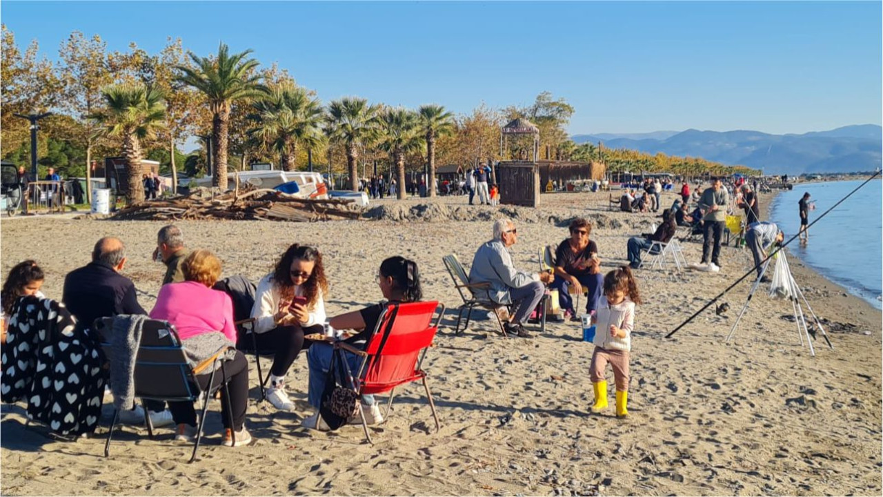 Altınkum Kordon’da Yapılar Mühürlendi Ama Deniz Keyfi Bitmedi