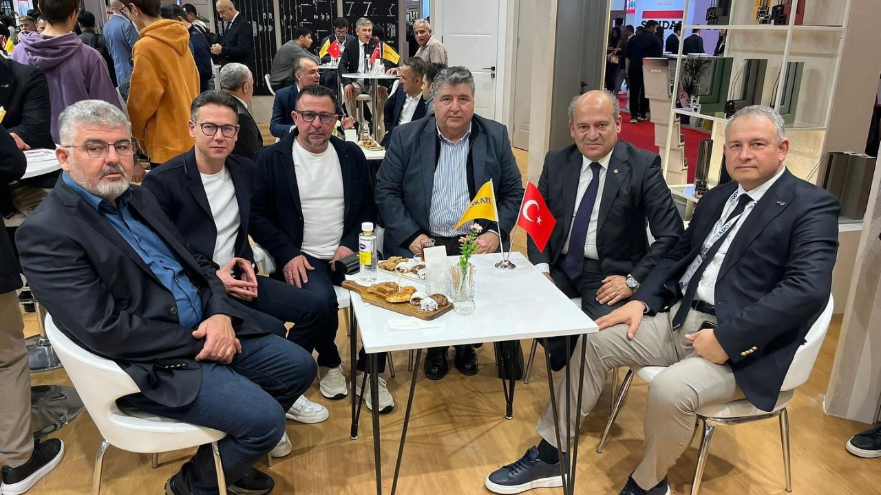 Edremit Ticaret Odası İstanbul’daki Avrasya Pencere, Kapı ve Cam Fuarlarına katıldı