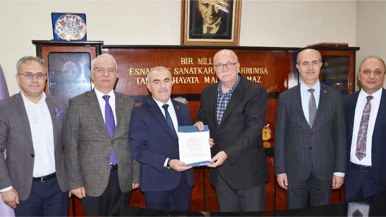 Balıkesir’de Esnaftan Öğretmenlere 24 Kasım’a Özel Destek