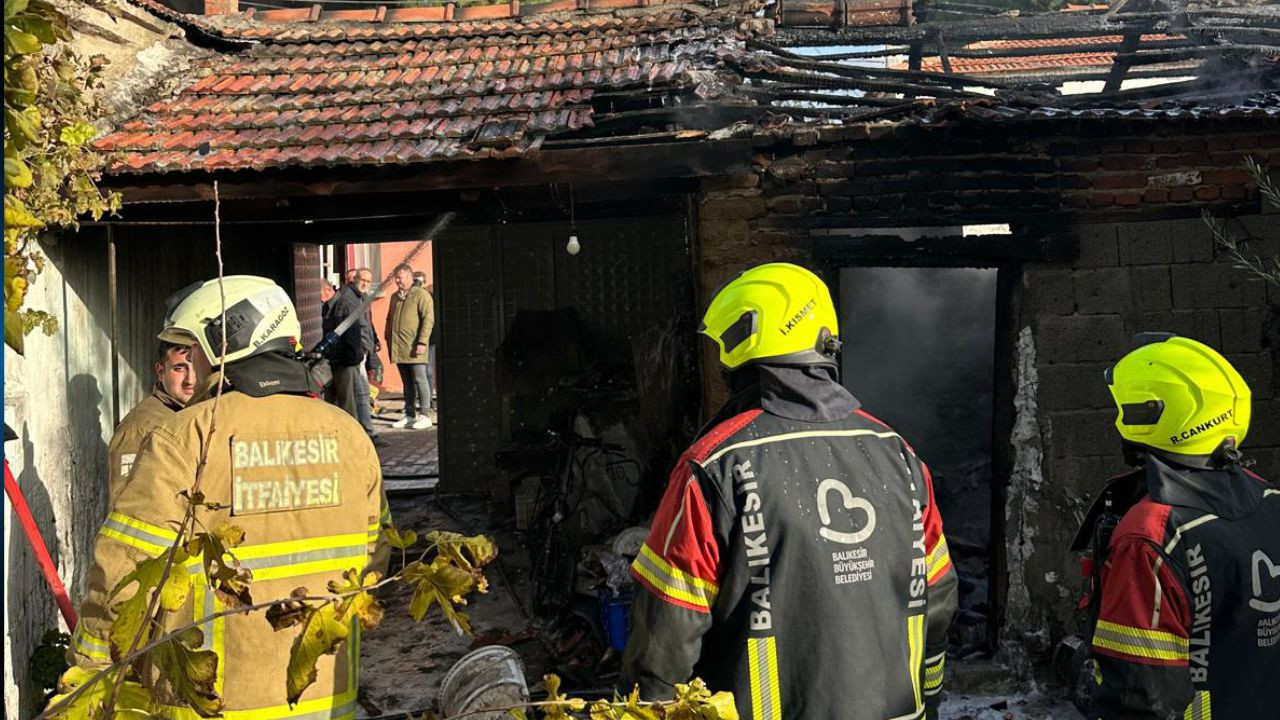 Ayvalık Altınova’da depo yangınına hızlı müdahale