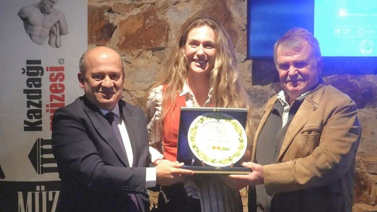 Edremit Ticaret Odası’ndan 25 Kasım’a Özel Söyleşi