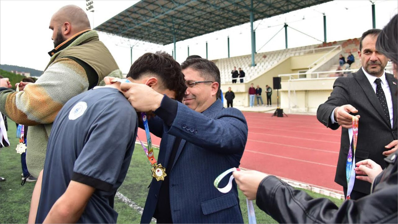 BAÜN, Ünilig Futbol Şampiyonası Eleme Gruplarına Ev Sahipliği Yaptı: Üniversiteler Alparslan Türkeş Stadyumu’nda Mücadele Etti