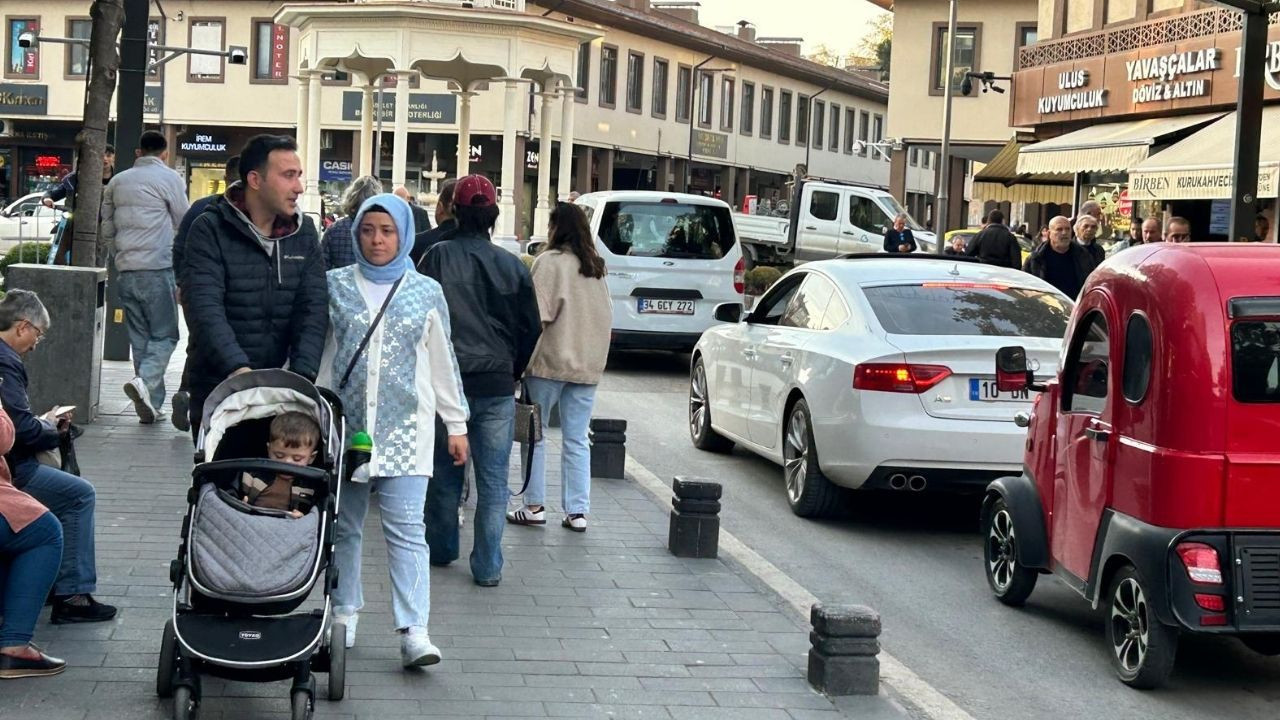 Balıkesir’de Güzel Hava Vatandaşları Sokağa Yöneltti