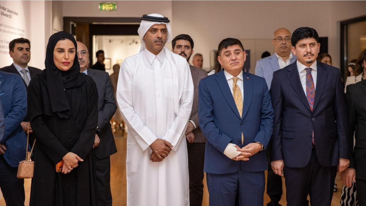 “Âdil-i Mutlak Hat Eserleri Sergisi” Katar’da Açıldı