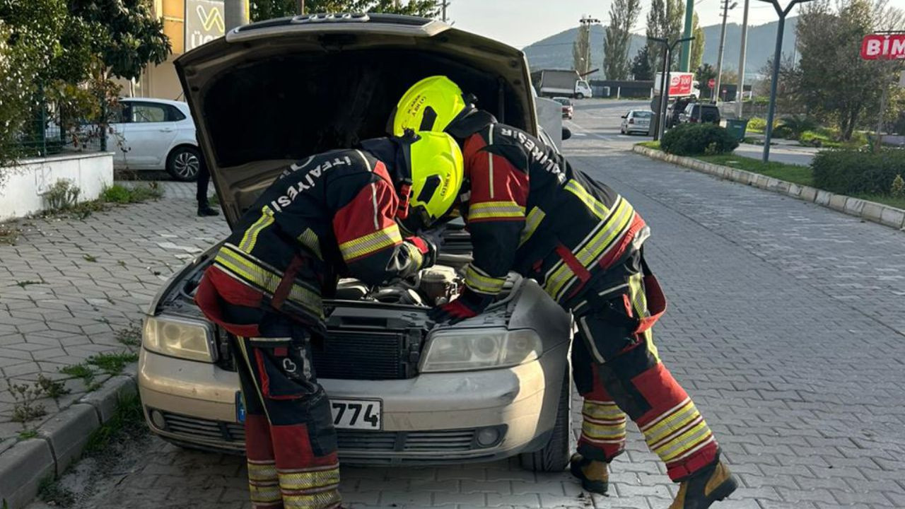 Burhaniye’de Seyir Halindeki Otomobilde Yangın