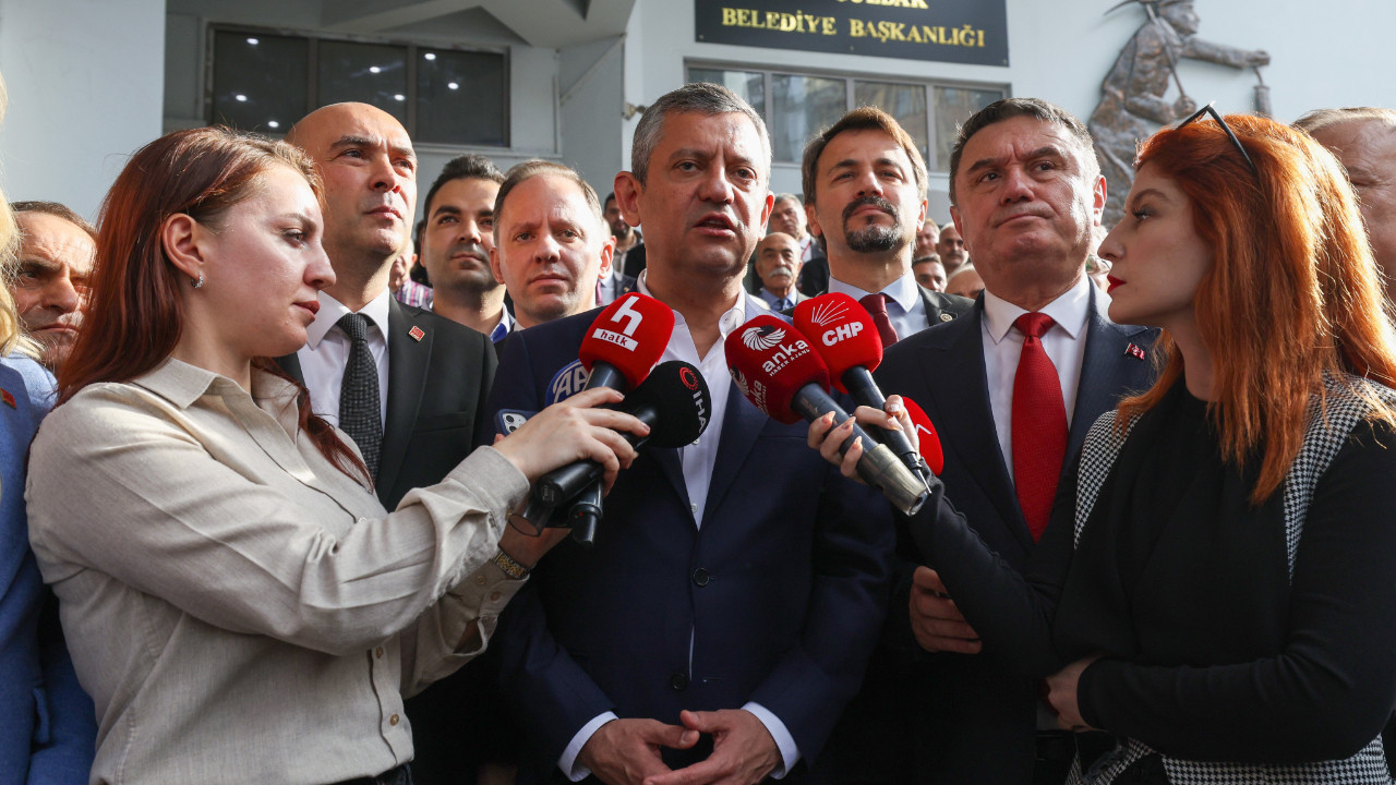 CHP Genel Başkanı Özel, Zonguldak'ta gazetecilerin sorularını yanıtladı: