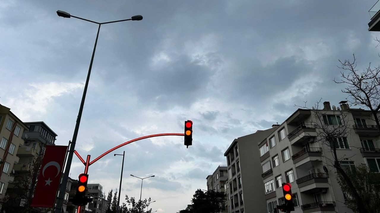 Balıkesir'de Sağanak Geçişleri Başladı