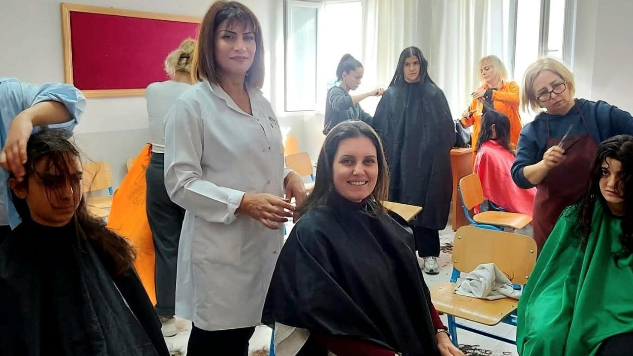 Kursiyerlerden Öğrencilere Uygulamalı Saç Bakımı