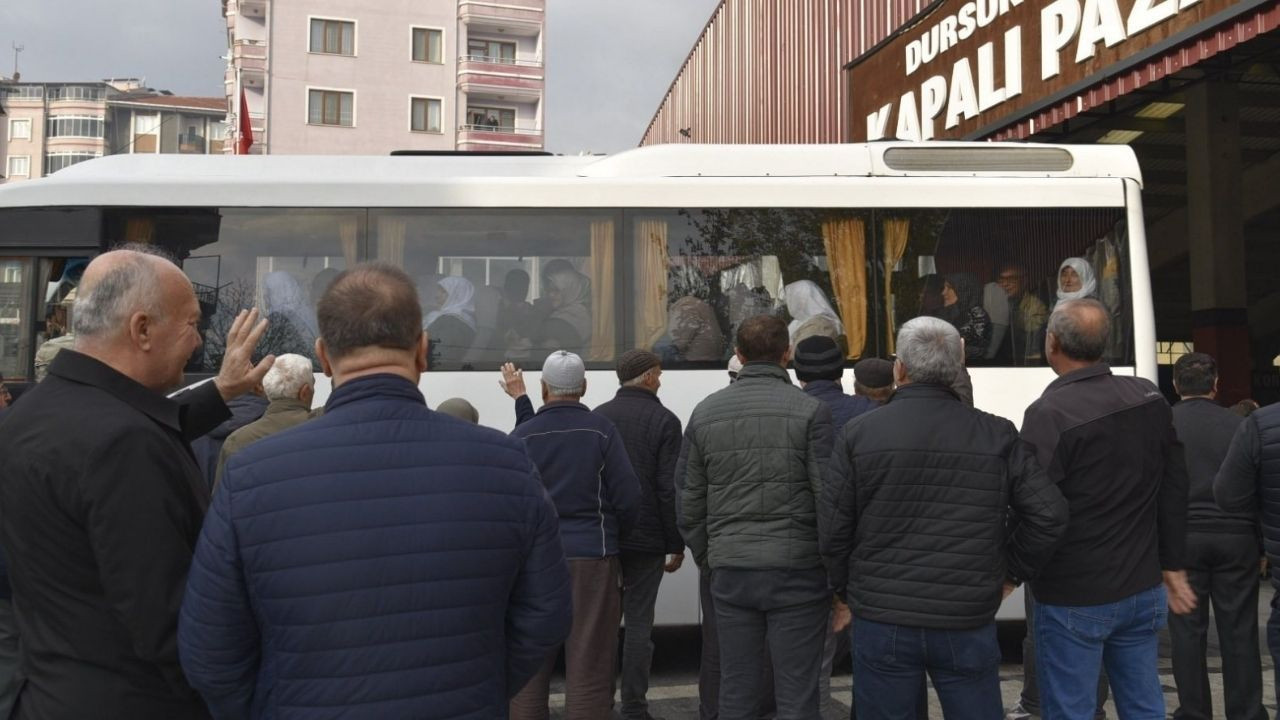 Dursunbey’de Umre Yolculuğu Duygu Dolu Anlara Sahne Oldu