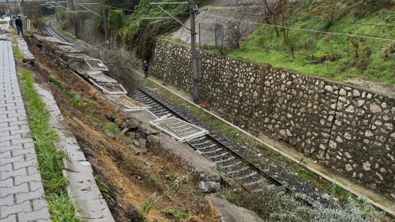 Bandırma Tren Yolu İstinat Duvarı Çöktü!