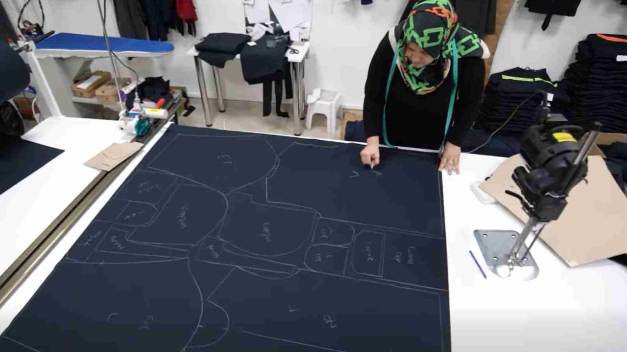 Karesi Belediyesi’nden Tasarruf Hamlesi: İş Kıyafetlerini Kendi Atölyesinde Üretiyor