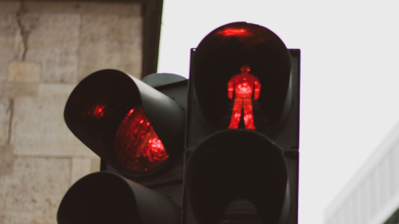 Pazar Yerinde Trafik Felç Oldu! Araç Yoğunluğu Kenti Kitledi