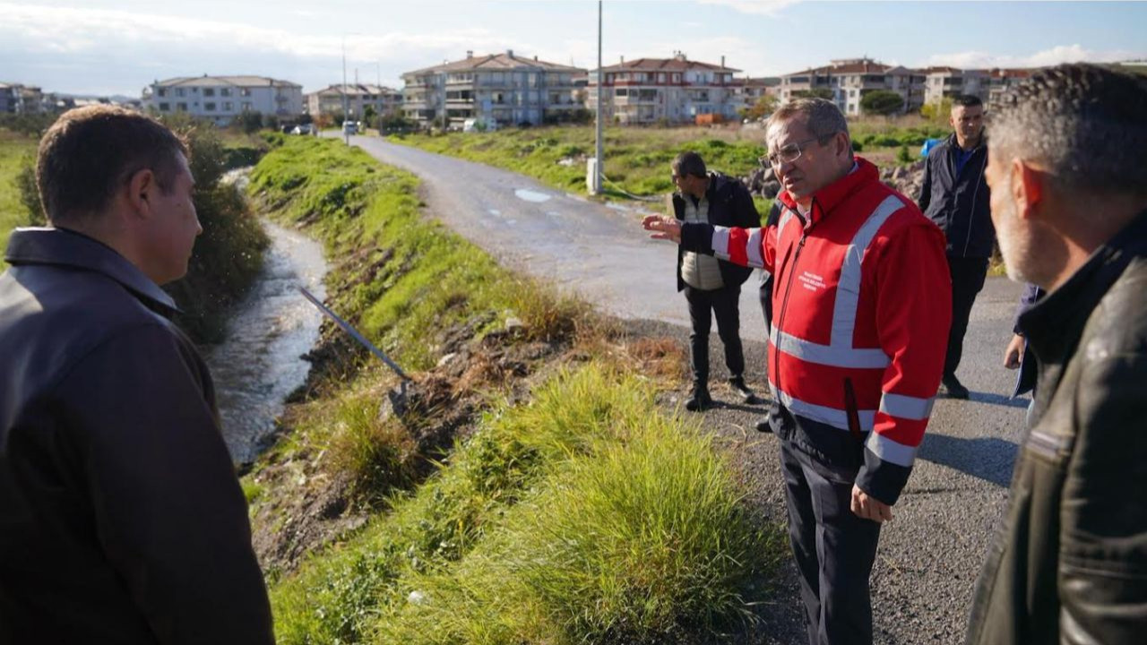 Ayvalık’ta Sağanak Yağış Sonrası Belediye Ekipleri Sahada