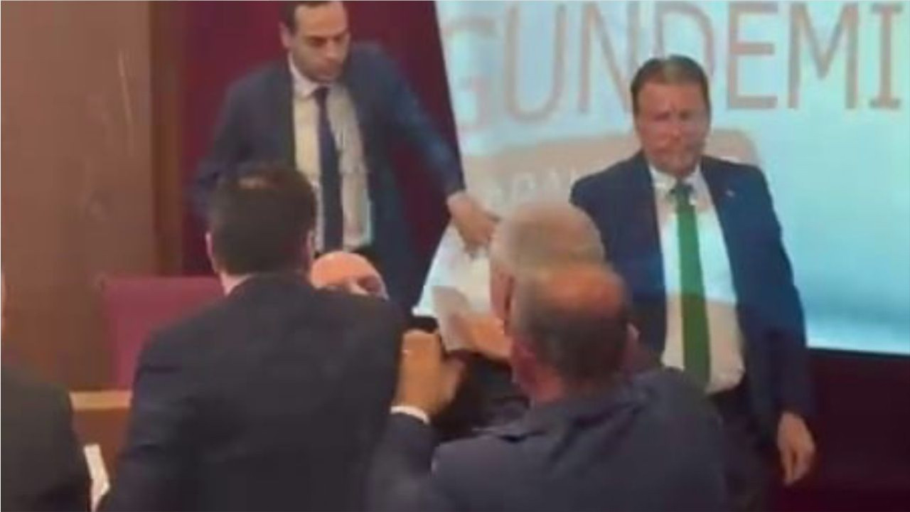 Belediye Meclisinde Gergin Anlar: “Siz Kimsiniz, Hayırdır?”