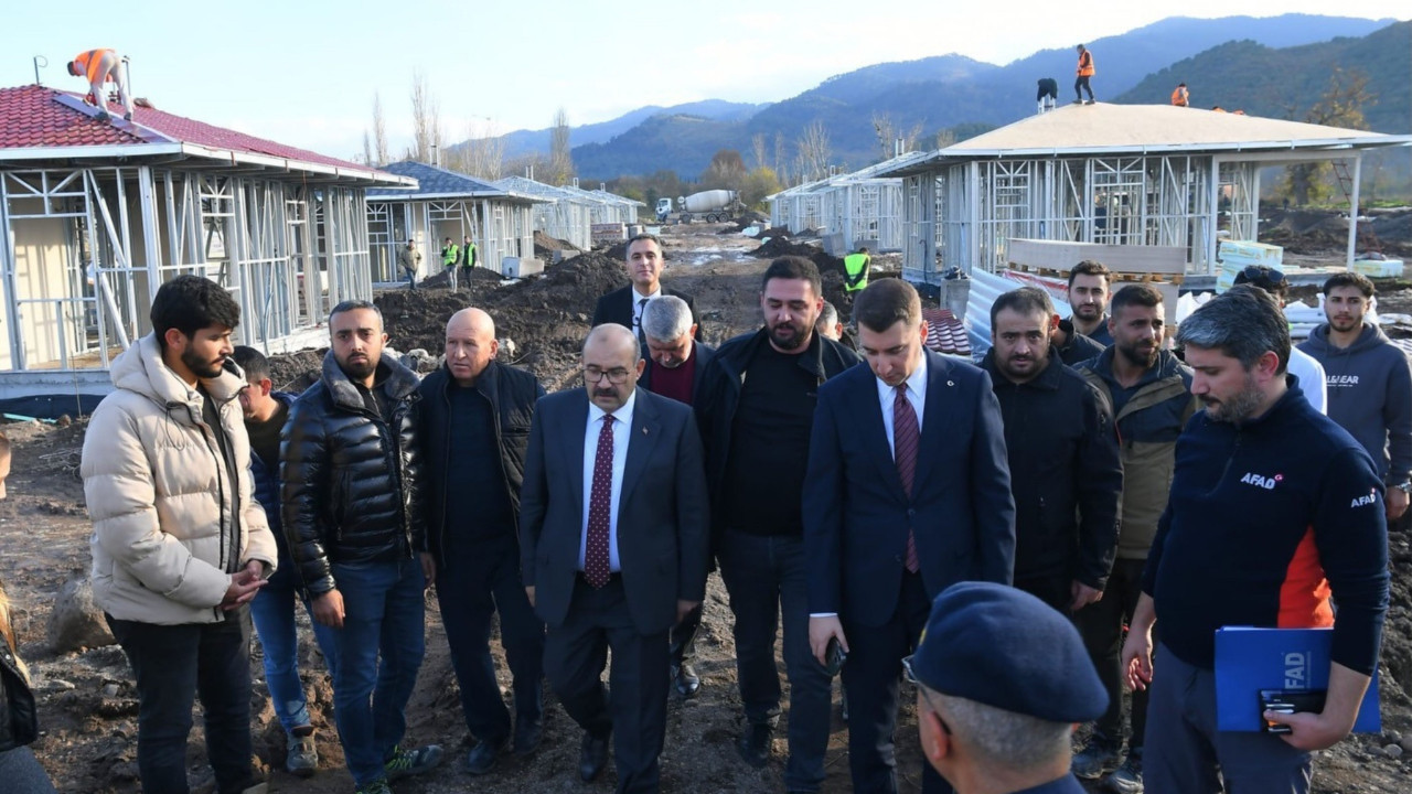 Sındırgı’da Depremin Yaraları Sarılıyor: “Açıkta Vatandaşımız Yok”