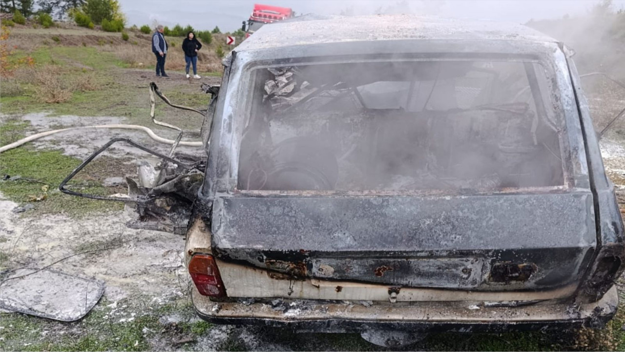 Sındırgı'da Tır ile Otomobil Çarpıştı