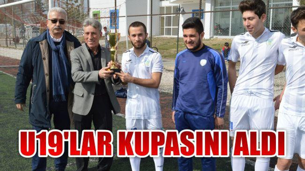 U19'lar Kupasını Aldı