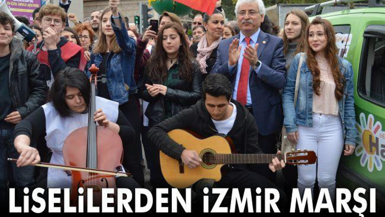 Liselilerden İzmir Marşı