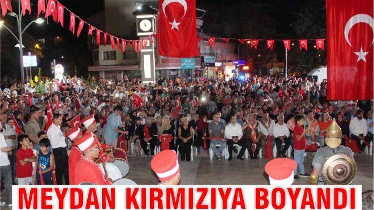 MEYDAN KIRMIZIYA BOYANDI