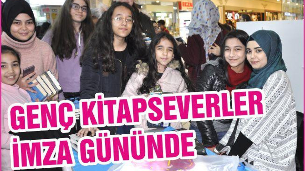 GENÇ KİTAPSEVERLER İMZA GÜNÜNDE
