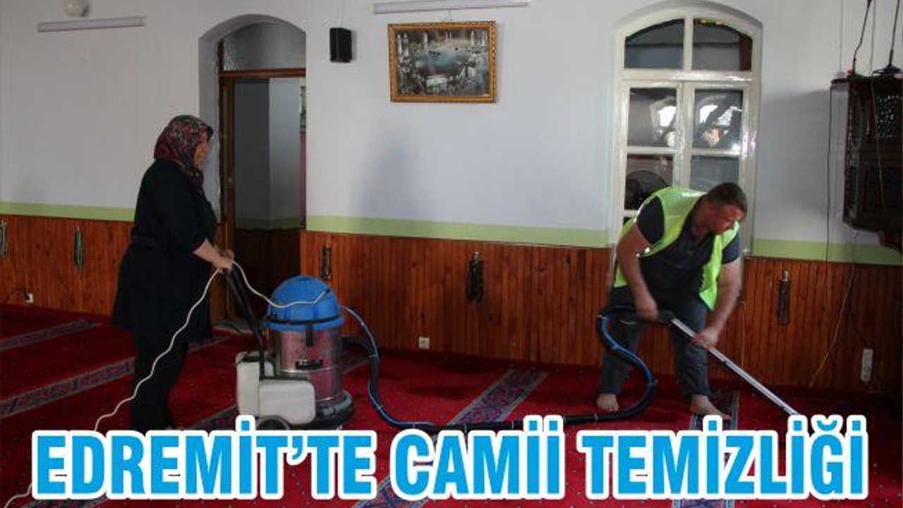 EDREMİT’TE CAMİLER TEMİZLENİYOR