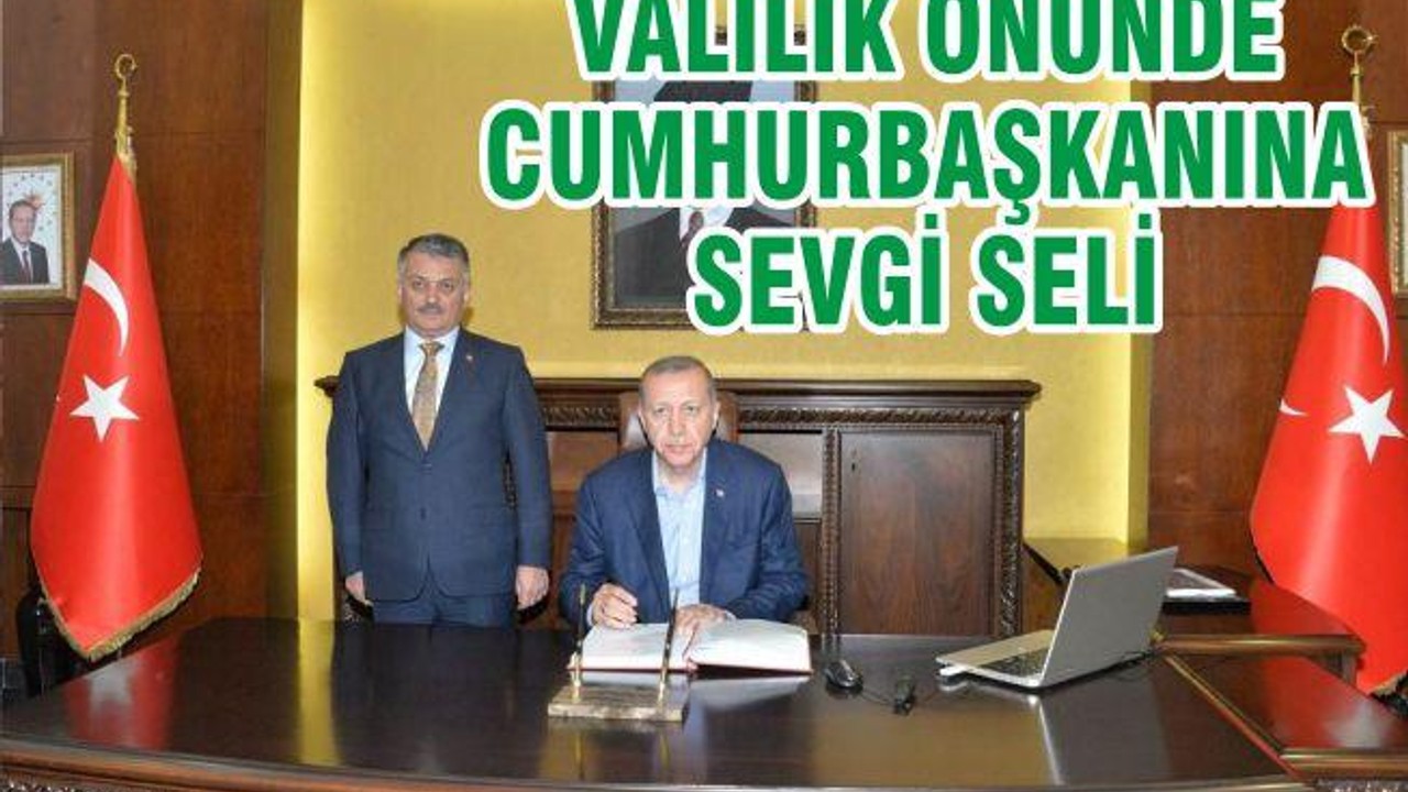 VALİLİK ÖNÜNDE CUMHURBAŞKANINA SEVGİ SELİ
