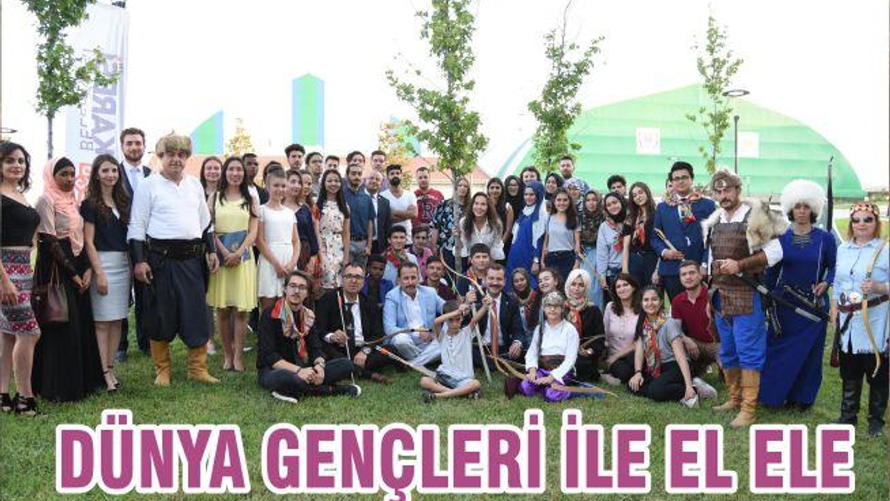 DÜNYA GENÇLERİ İLE EL ELE