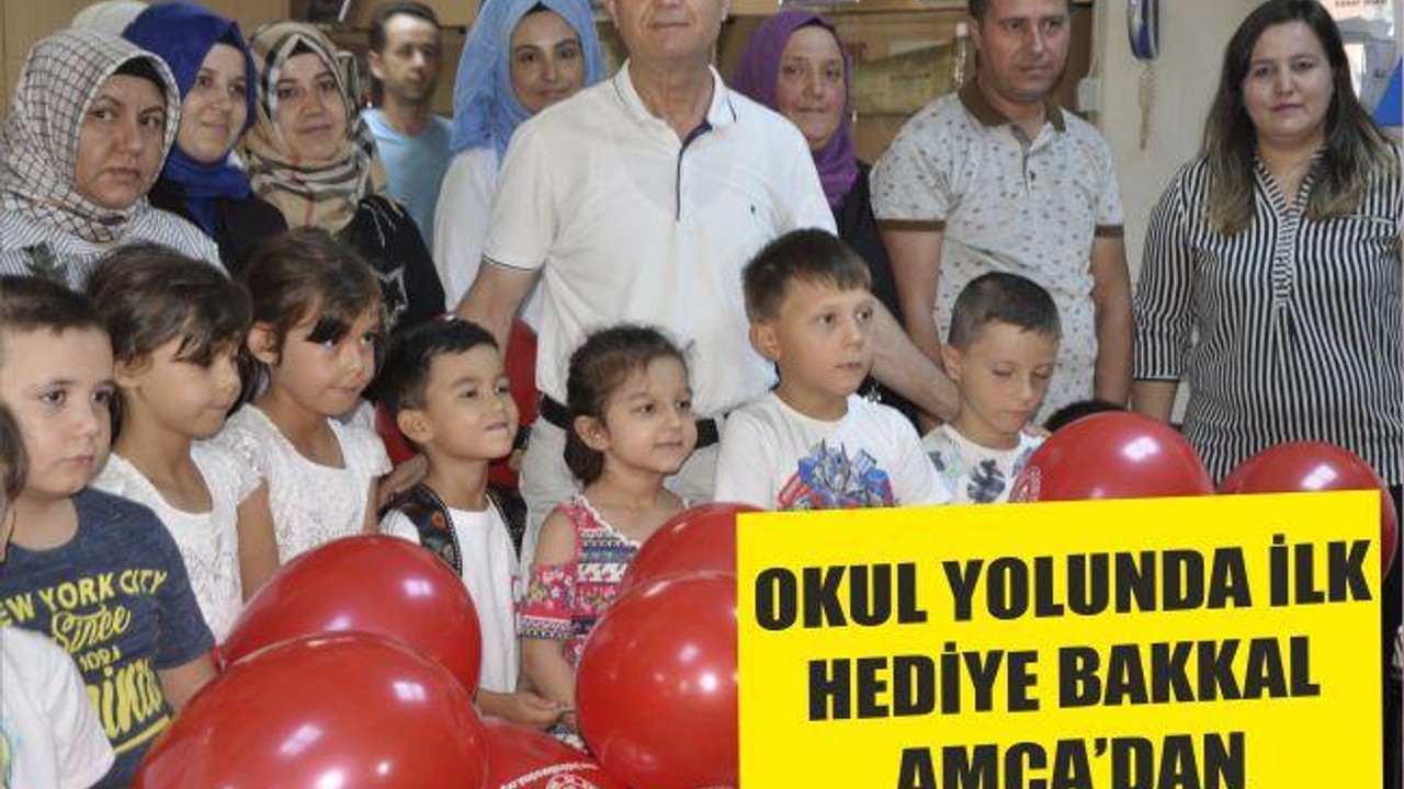 OKUL YOLUNDA İLK HEDİYE BAKKAL AMCA’DAN