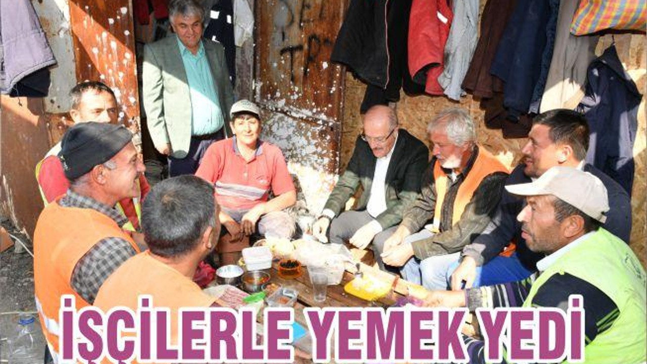 İŞÇİLERLE YEMEK YEDİ