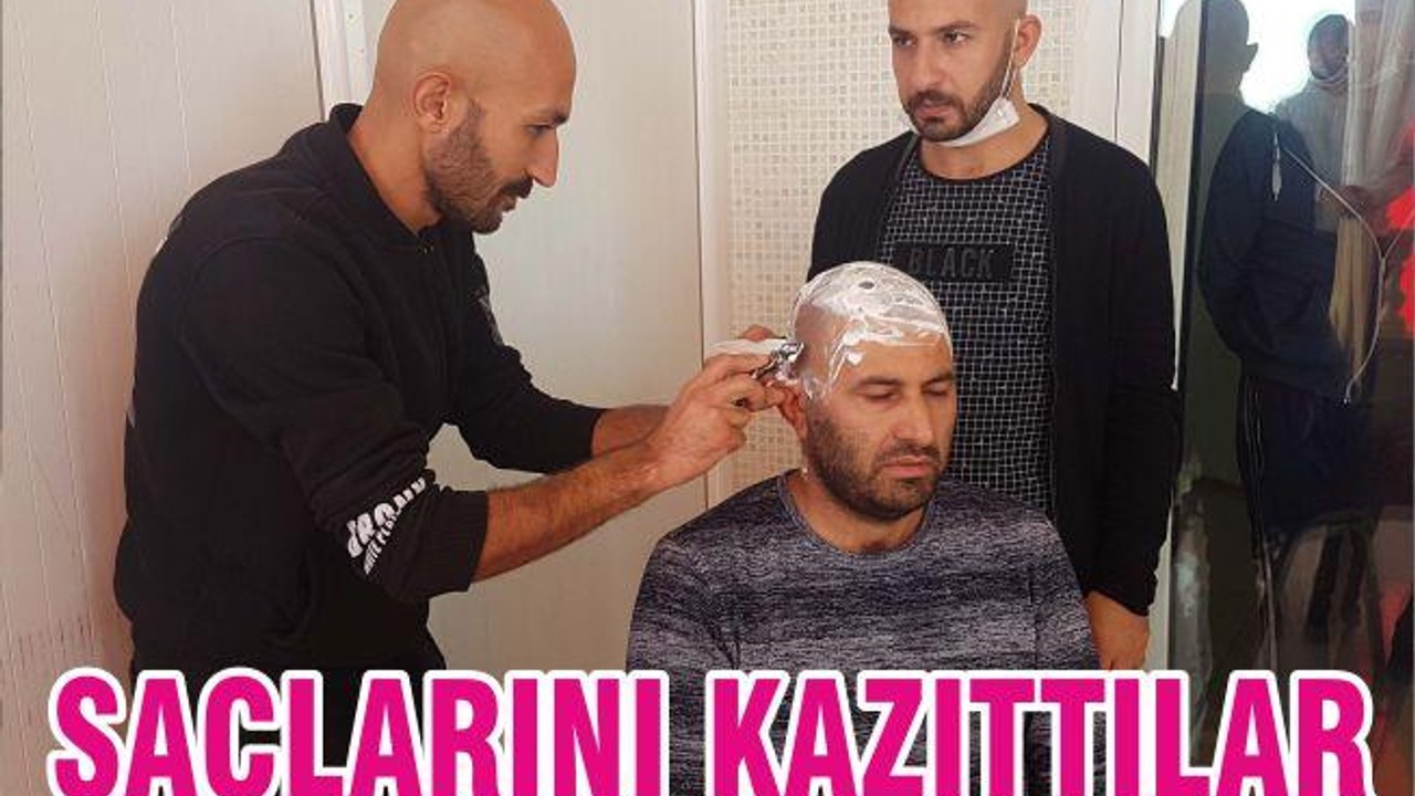 SAÇLARINI KAZITTILAR