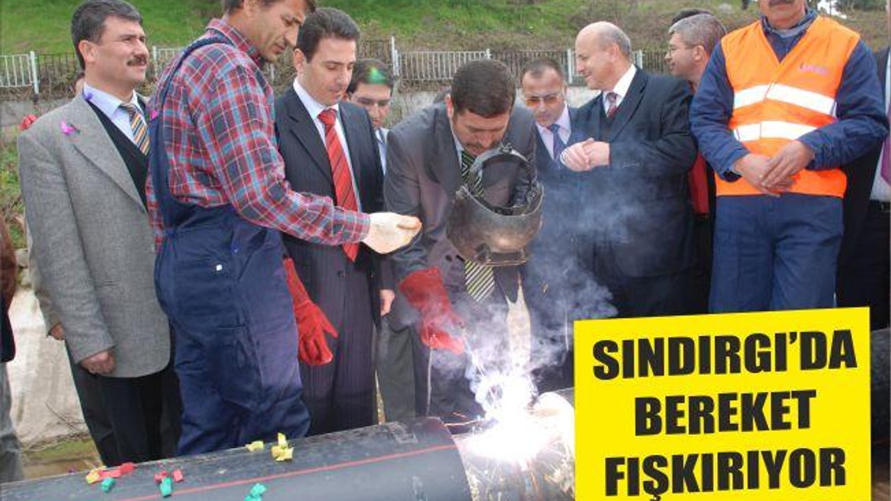 SINDIRGI’DA BEREKET FIŞKIRIYOR