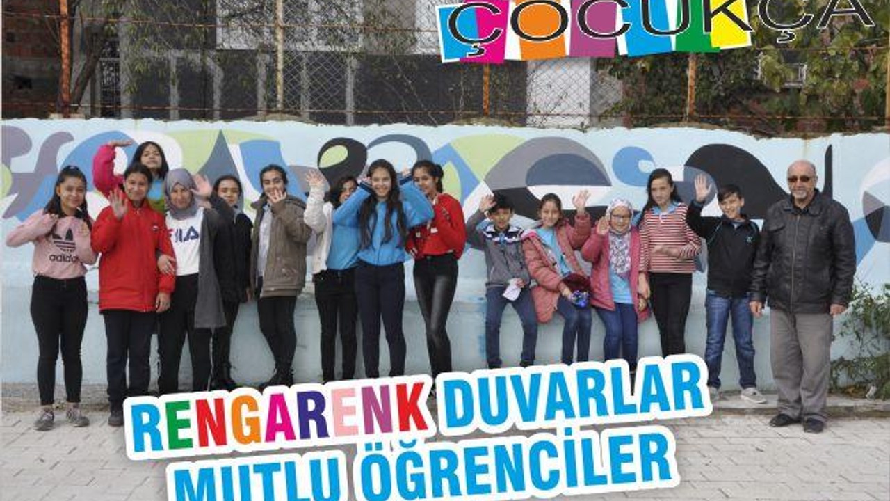 RENGARENK DUVARLAR MUTLU ÖĞRENCİLER