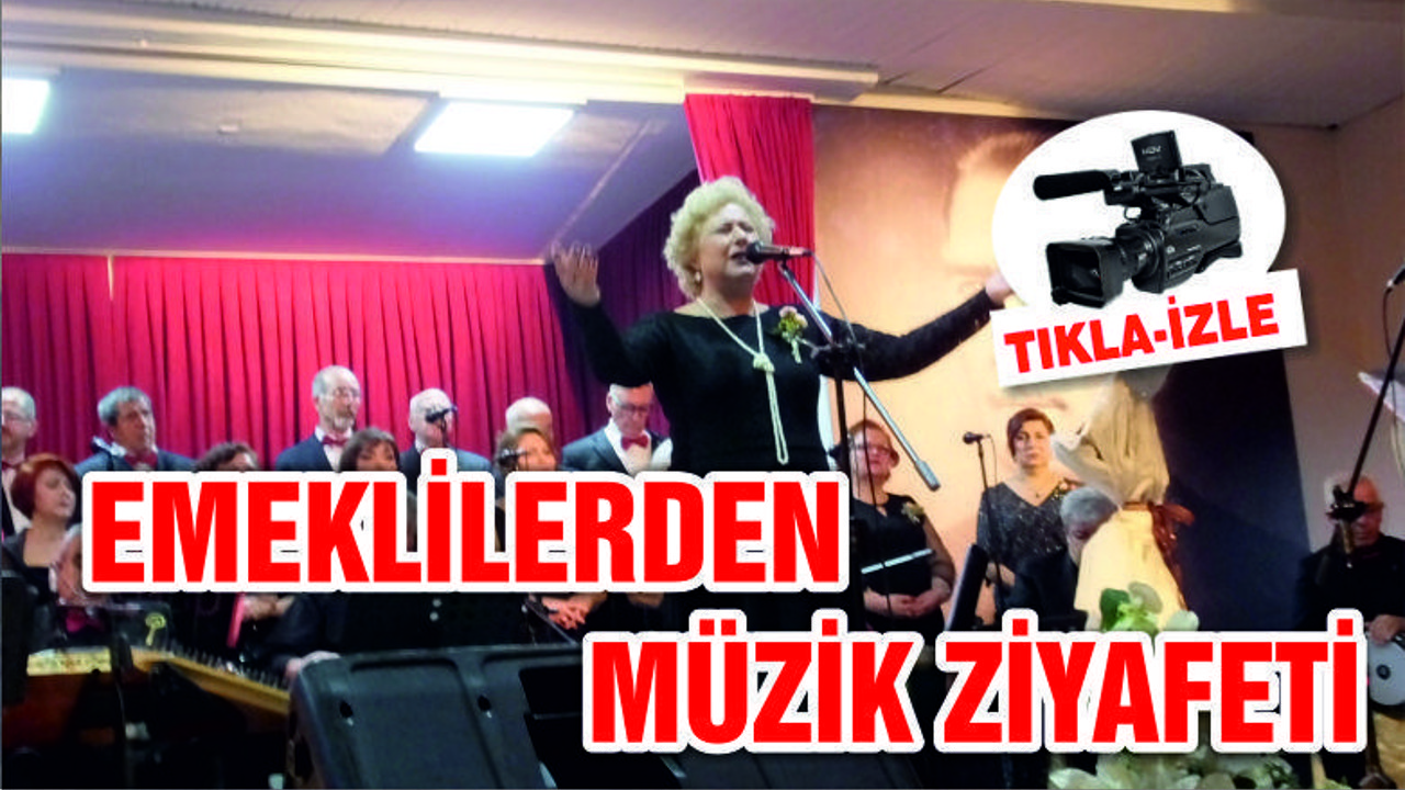 Burhaniye’de emekliler korosu konser verdi