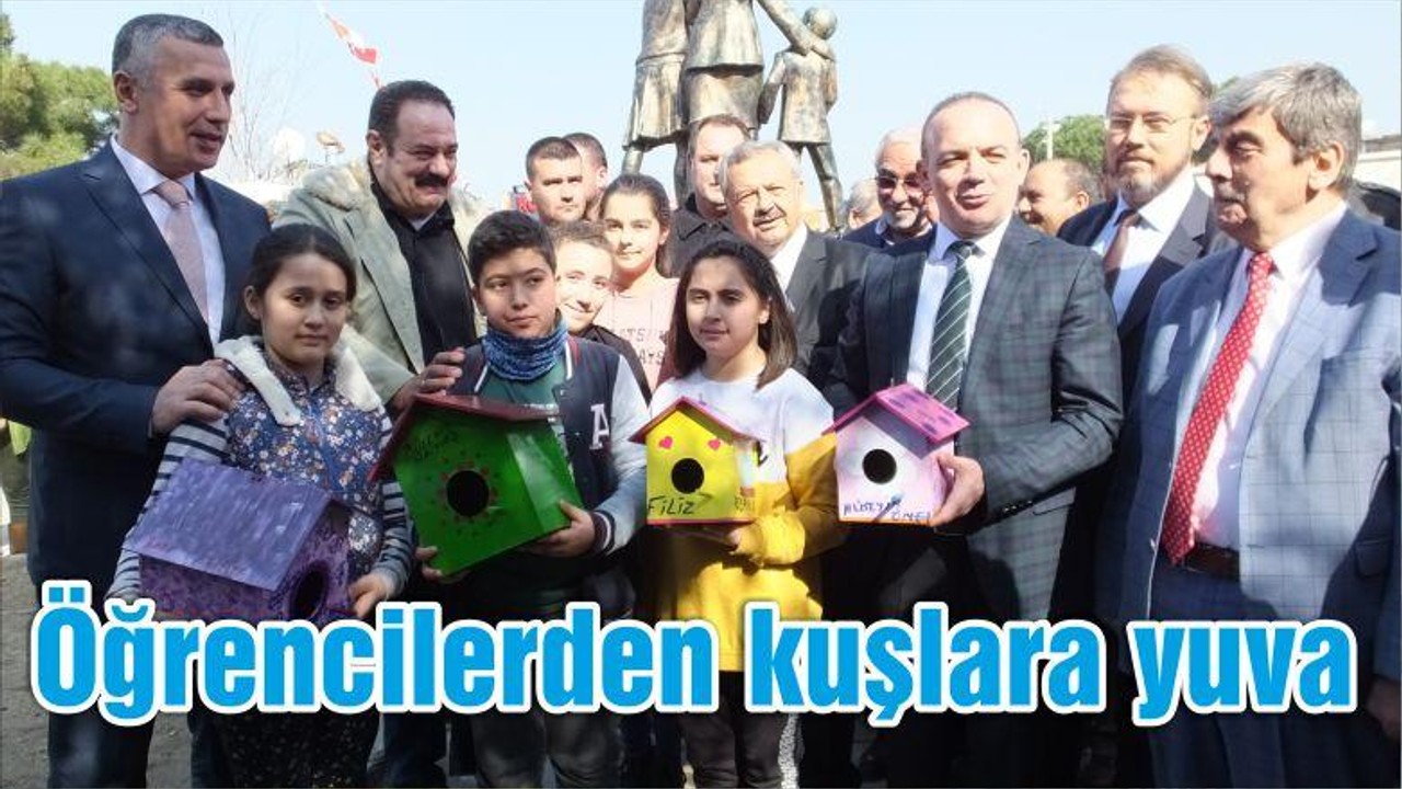 Burhaniye’de öğrenciler ağaçlara kuş yuvası astı