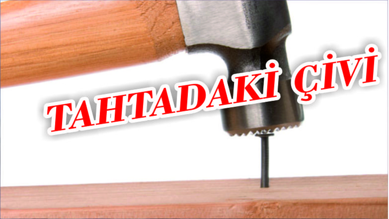 TAHTA PERDEDEKİ ÇİVİ