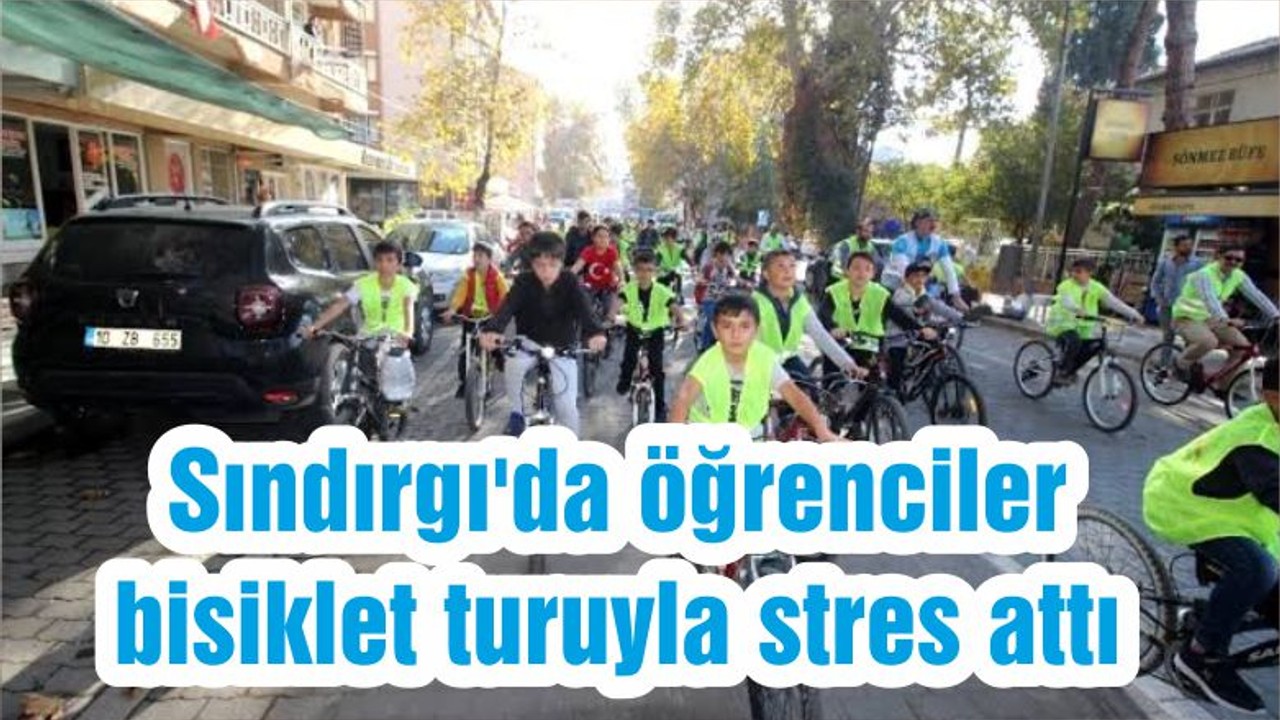 Sındırgı'da öğrenciler bisiklet turuyla stres attı