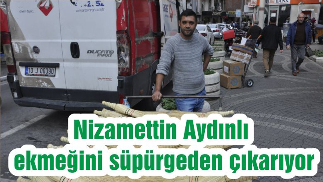 Nizamettin Aydınlı ekmeğini süpürgeden çıkarıyor