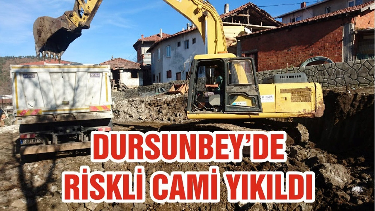 DURSUNBEY’DE RİSKLİ CAMİ YIKILDI