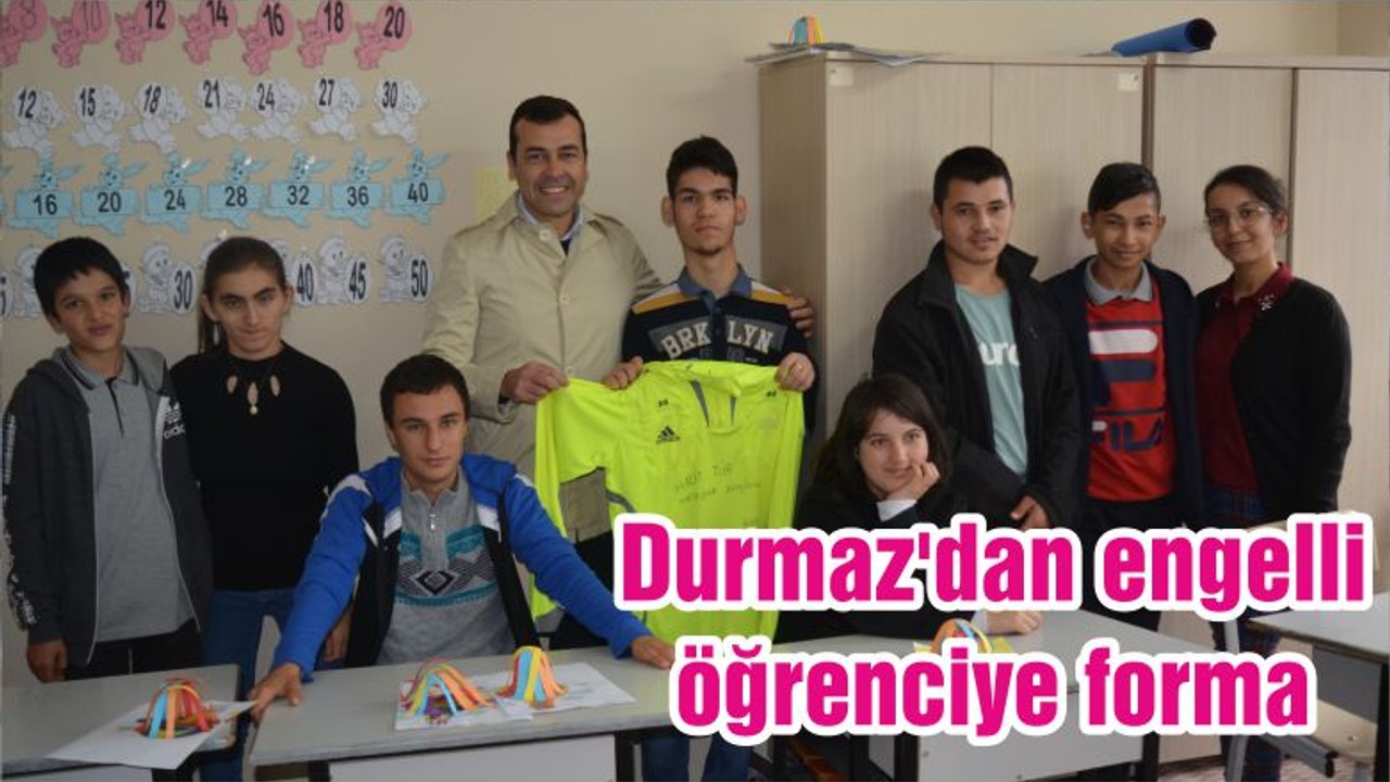 Durmaz'dan engelli öğrenciye forma