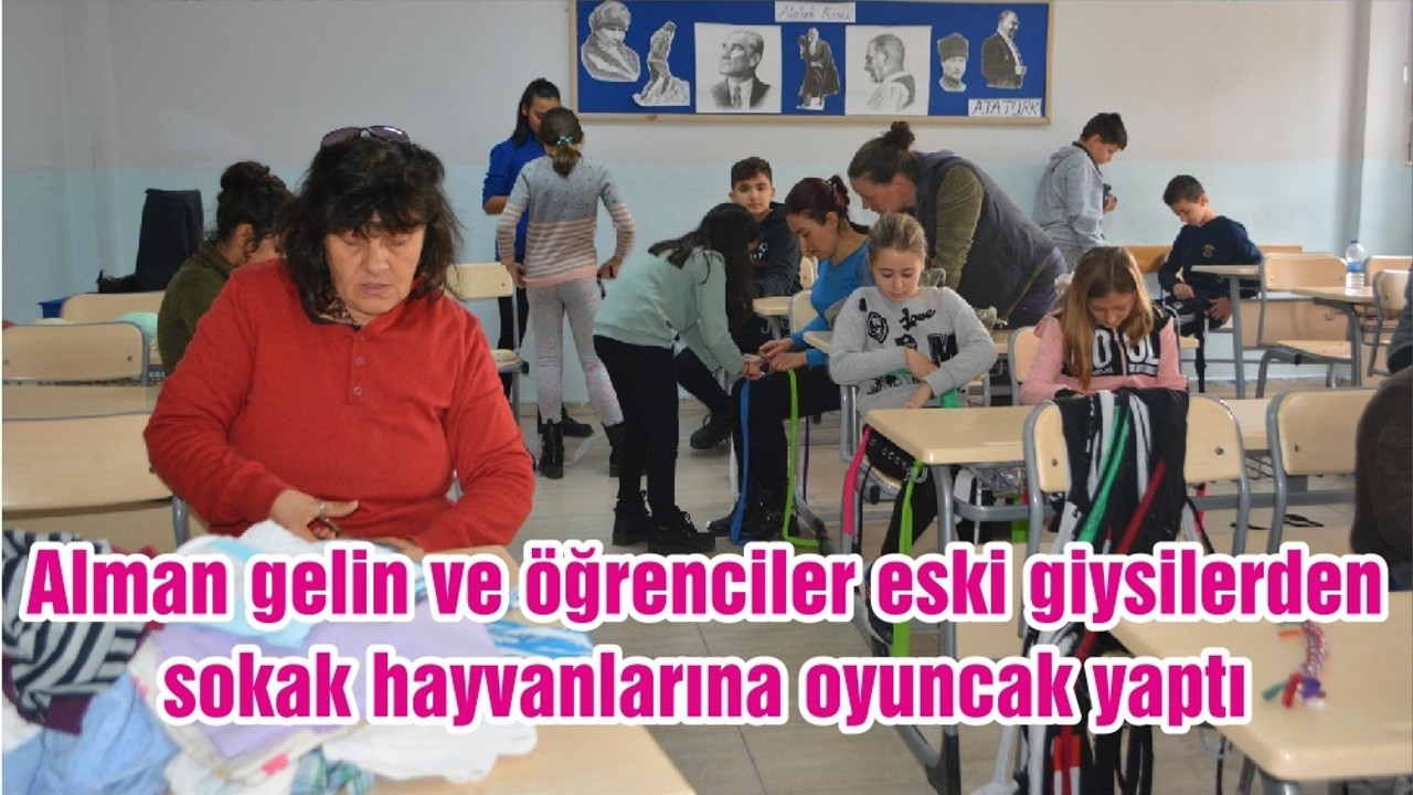 Alman gelin ve öğrenciler eski giysilerden sokak hayvanlarına oyuncak yaptı